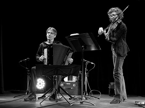 Duo Détour de Babel, Emmanuelle Touly (Violon)et Fabien Packo (Accordéon)